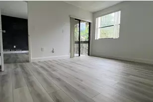 8885 Fontainebleau Blvd, Miami, FL 33172 - Photo 9