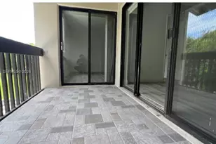 8885 Fontainebleau Blvd, Miami, FL 33172 - Photo 5