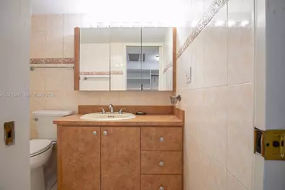 5555 Collins Ave #14U, Miami Beach, FL 33140 - Photo 9