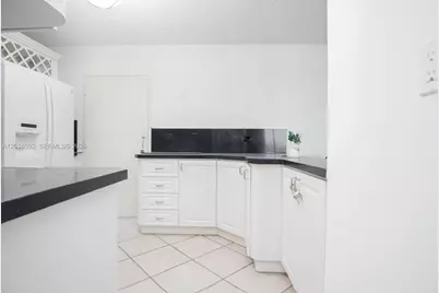 5555 Collins Ave #14U, Miami Beach, FL 33140 - Photo 17
