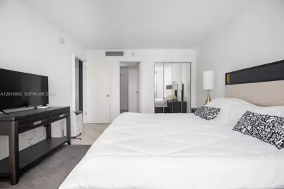 5555 Collins Ave #14U, Miami Beach, FL 33140 - Photo 31