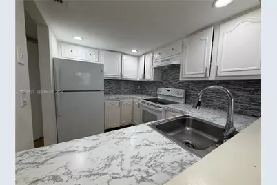 13685 NE 10th Ave #304, North Miami, FL 33161 - Photo 3