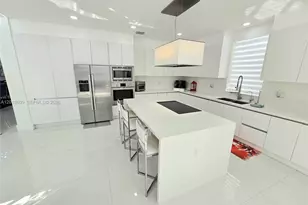 9790 NW 75th St, Doral, FL 33178 - Photo 5