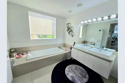 9790 NW 75th St, Doral, FL 33178 - Photo 19