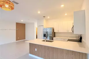 663 SE 13th St Cir, Homestead, FL 33034 - Photo 5