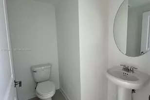 663 SE 13th St Cir, Homestead, FL 33034 - Photo 9