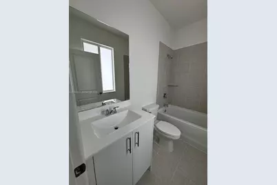 663 SE 13th St Cir, Homestead, FL 33034 - Photo 7