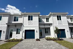 663 SE 13th St Cir, Homestead, FL 33034 - Photo 1