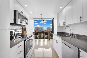 1000 W Island Blvd, Aventura, FL 33160 - Photo 31
