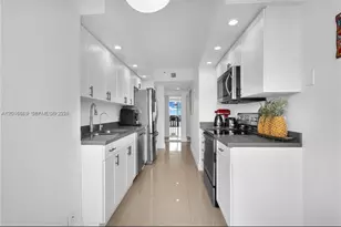 1000 W Island Blvd, Aventura, FL 33160 - Photo 35