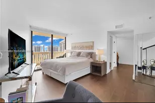 1000 W Island Blvd, Aventura, FL 33160 - Photo 15