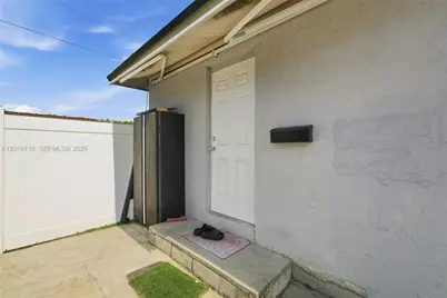 3177 NW 75th Way, Hollywood, FL 33024 - Photo 23