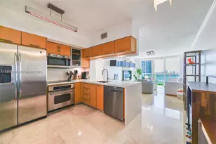 31 SE 5th St, Miami, FL 33131 - Photo 3