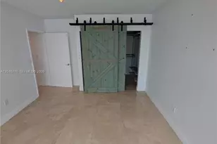 31 SE 5th St, Miami, FL 33131 - Photo 11