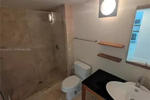 31 SE 5th St, Miami, FL 33131 - Photo 21