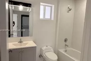 811 E 52nd St, Hialeah, FL 33013 - Photo 23