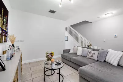 8936 W 35th Ln, Hialeah, FL 33018 - Photo 5