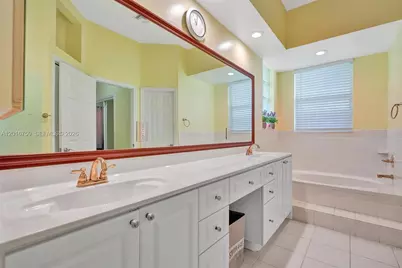 4401 SW 74th Ter, Davie, FL 33314 - Photo 19