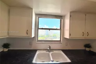 1351 NE Miami Gardens Dr, Miami, FL 33179 - Photo 9