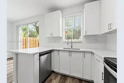 1426 SE 26th Ave, Homestead, FL 33035 - Photo 13
