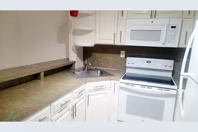 2166 W 60 St #15-201, Hialeah, FL 33016 - Photo 5