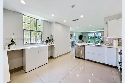 952 Sevilla Cir, Weston, FL 33326 - Photo 5
