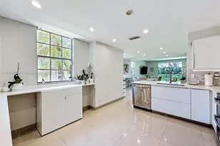 952 Sevilla Cir, Weston, FL 33326 - Photo 5
