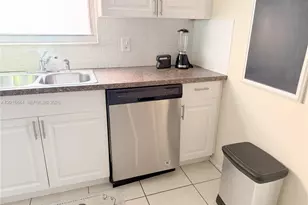 1301 NE Miami Gardens Dr, Miami, FL 33179 - Photo 9