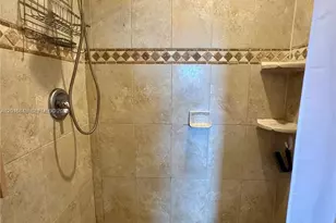 2762 W 60th St, Hialeah, FL 33016 - Photo 17