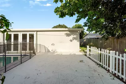 4301 NW 35th Ave, Lauderdale Lakes, FL 33309 - Photo 19