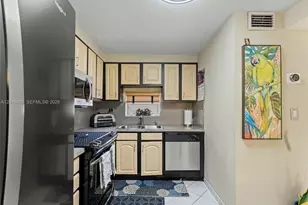 9820 S Hollybrook Lake Dr, Pembroke Pines, FL 33025 - Photo 5