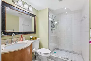 9820 S Hollybrook Lake Dr, Pembroke Pines, FL 33025 - Photo 17
