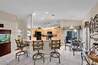 701 SW 93rd Ter, Pembroke Pines, FL 33025 - Photo 15