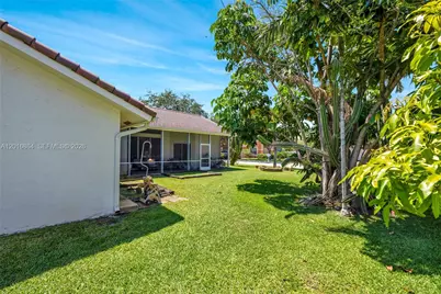 701 SW 93rd Ter, Pembroke Pines, FL 33025 - Photo 29