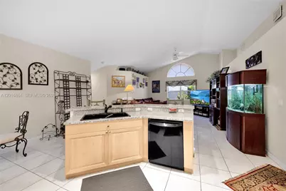 701 SW 93rd Ter, Pembroke Pines, FL 33025 - Photo 11