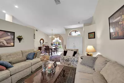 701 SW 93rd Ter, Pembroke Pines, FL 33025 - Photo 7