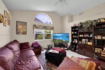701 SW 93rd Ter, Pembroke Pines, FL 33025 - Photo 17