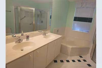 14715 Balgowan Rd #104-9, Miami Lakes, FL 33016 - Photo 7