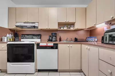 7400 Miami Lakes Dr #D205, Miami Lakes, FL 33014 - Photo 15