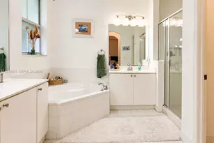 10955 NW 87th Ln, Doral, FL 33178 - Photo 9