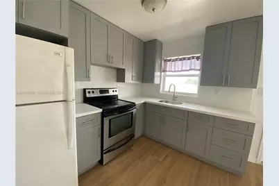 7011 Pembroke Rd #202, Pembroke Pines, FL 33023 - Photo 5
