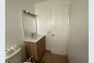 7011 Pembroke Rd #202, Pembroke Pines, FL 33023 - Photo 13