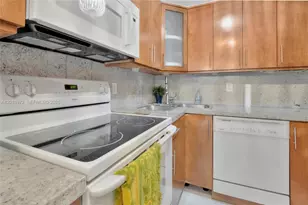 2401 Collins Ave, Miami Beach, FL 33140 - Photo 9