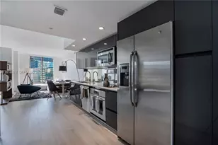 31 SE 6th St, Miami, FL 33131 - Photo 5