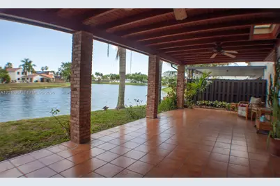 17523 NW 66th Ct, Hialeah, FL 33015 - Photo 7