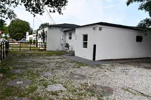 954 NW 75th St, Miami, FL 33150 - Photo 11