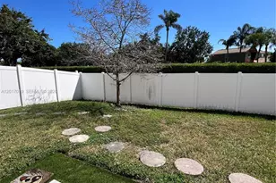1401 NW 187th Ave, Pembroke Pines, FL 33029 - Photo 25