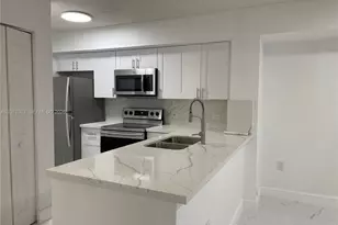 720 SW 111th Ave, Pembroke Pines, FL 33025 - Photo 1
