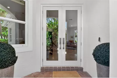 2576 Bay Pointe Dr, Weston, FL 33327 - Photo 5