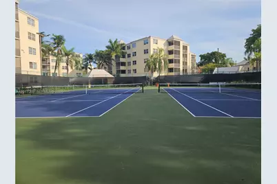 8290 Lake Dr #308, Doral, FL 33166 - Photo 17